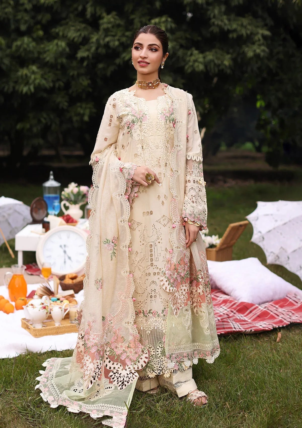 Zarnish - Luxury Dhanak 3PC Chikenkari Heavy Embroidered Suit - HS - 0132