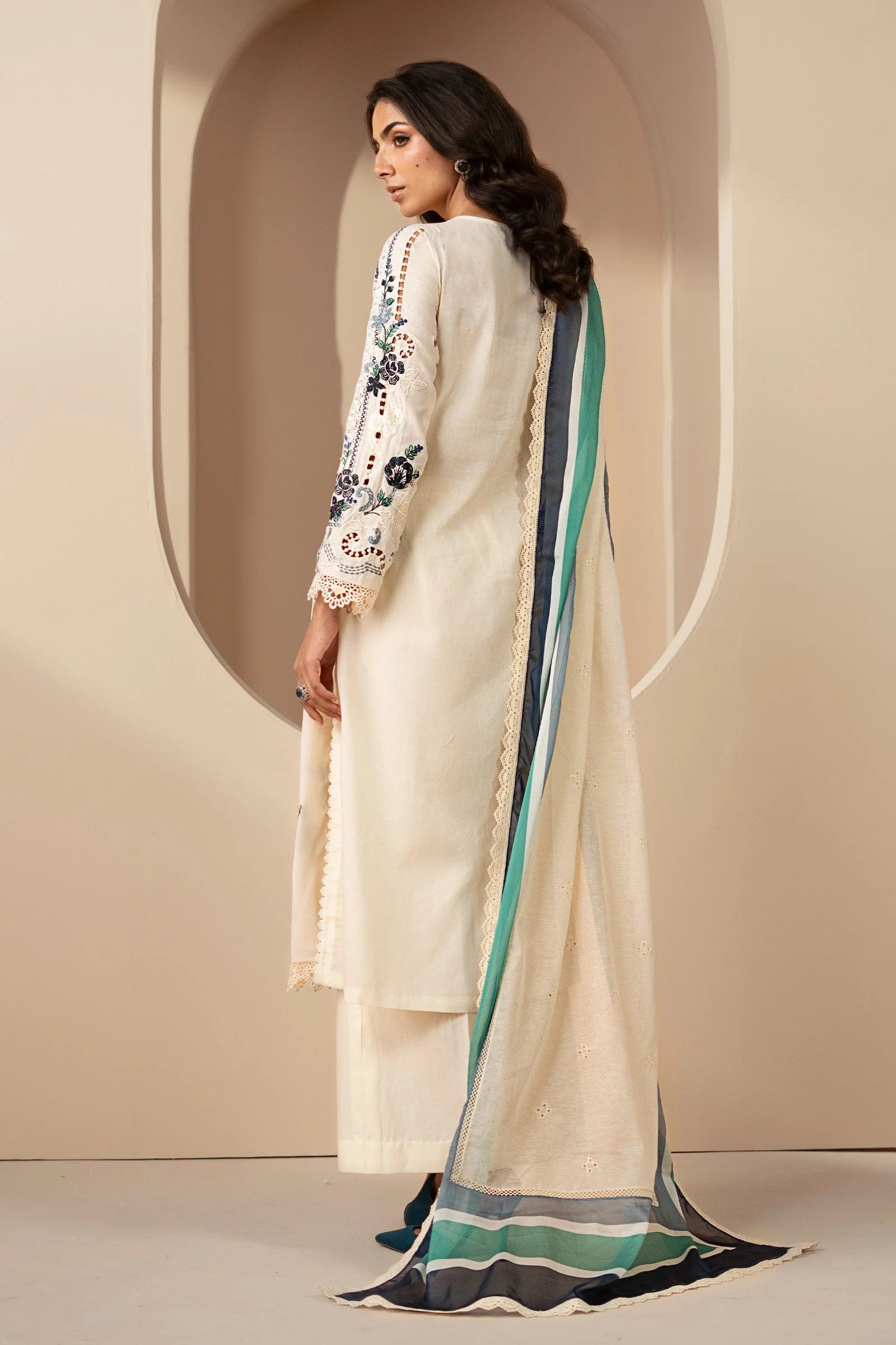 3 Piece Embroidered Jacquard Dhanak Suit - HS - 0109